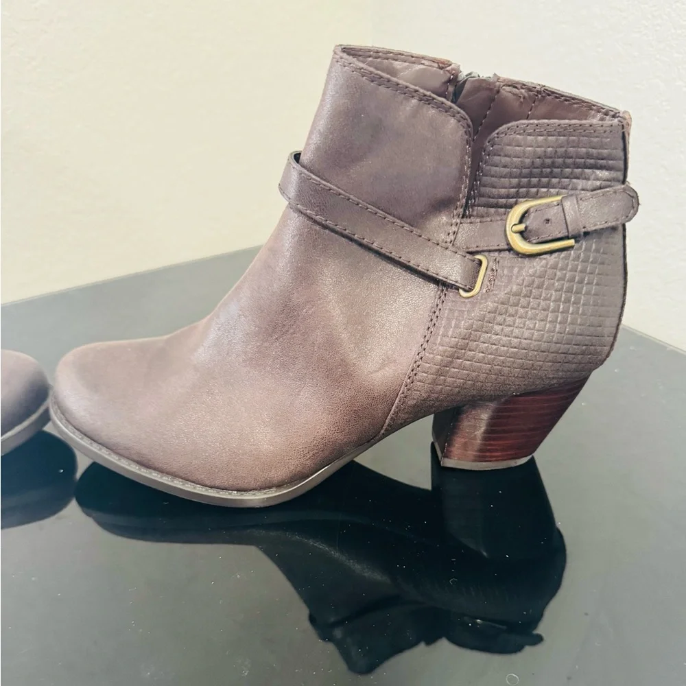 Women's Brown Ankle Boots - Picture 2 of 7